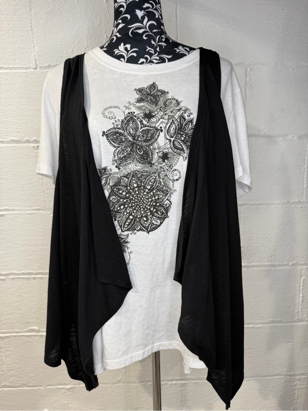 Cocomo Woman Plus 2X Boho Floral Graphic Tee & Black Draped Vest Set